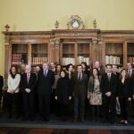 La vicepresidenta primera del Gobierno, Soraya Sáenz de Santamaría, junto al ministro de Educación, Íñigo Méndez de Vigo , y el secretario de Estado de Cultura, José María Lassalle (5d), entre otras autoridades