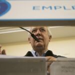 El vicesecretario de Autonomías y Auntamientos de PP, Javier Arenas,interviene en la clausura de la jornada "Nuestra prioridad el empleo joven", hoy en Villarreal (Castellón)