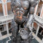 «Demon and Bowl», una de las enormes obras , de 18 metros de altura