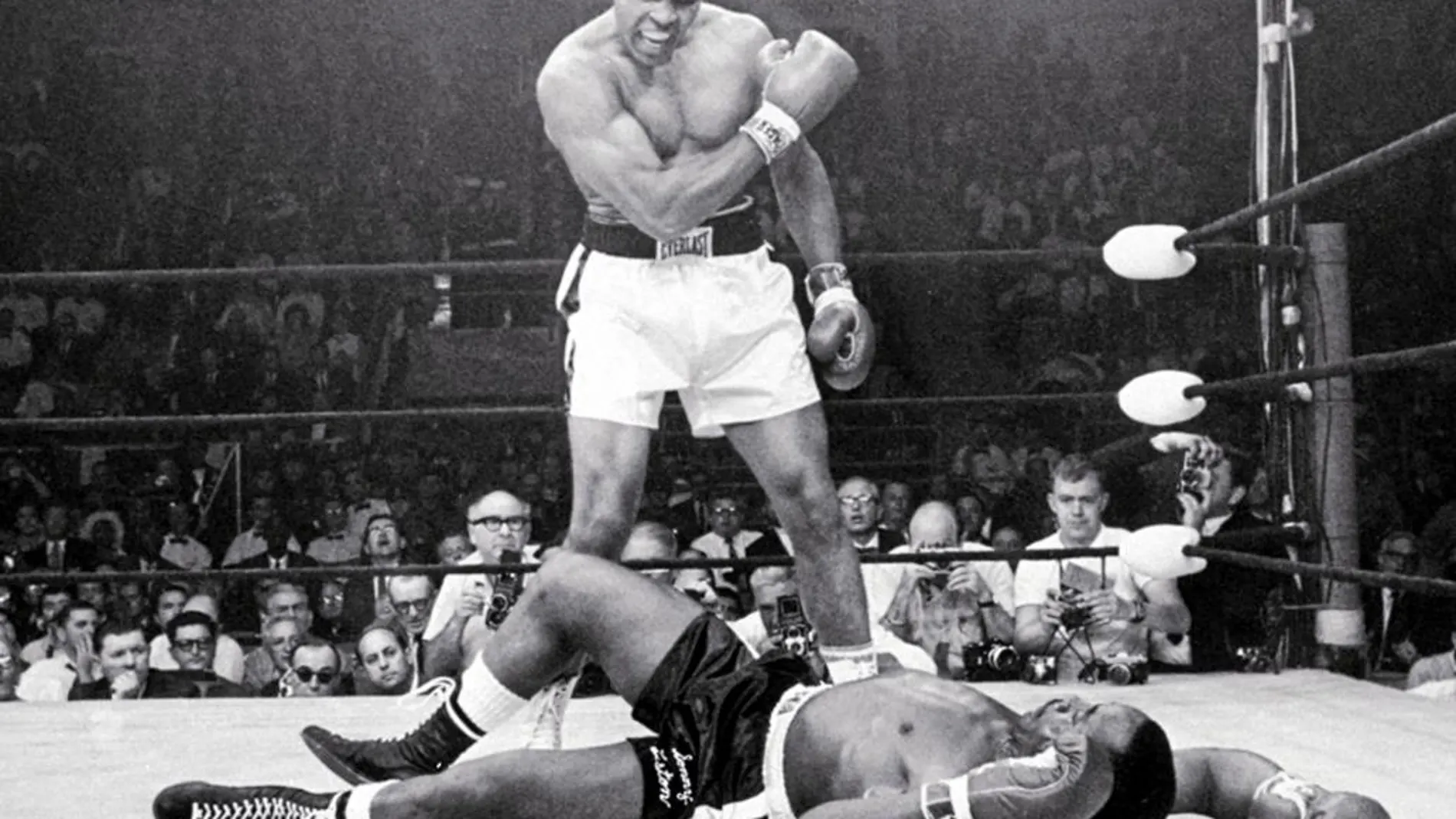 Muhammad Ali en su mítico y polémico KO a Sonny Liston