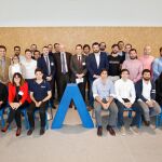 Juan Roig, presidente de Mercadona, posa con los emprendedores de la tercera edición de Lanzadera