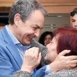 José Luis Rodríguez Zapatero, tras despositar su voto en la sede provincial del PSOE en León