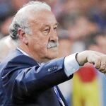 Vicente del Bosque da instrucciones durante el encuentro