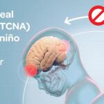 El cerebro del bebé no llena la cavida craneal por lo que al zarandearlo se golpea contra la parte delantera y trasera del cráneo y puede provocar graves lesiones, incluso la muerte