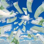 Una anciana destruye 950.000 euros con unas tijeras para vengarse de sus herederos
