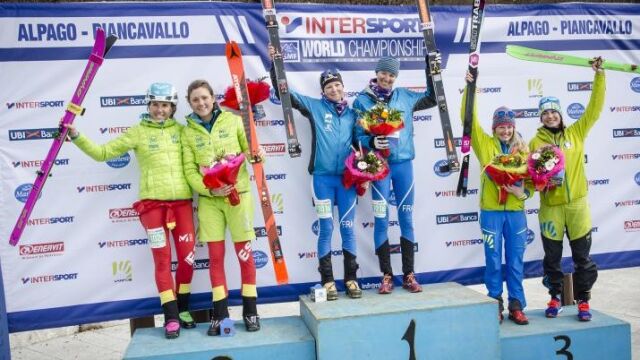 Claudia Galicia y Mireia Miró a la izquierda en el podio de Alpago - Pinacavallo