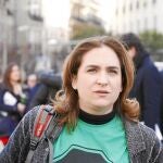 Ada Colau es la portavoz de la Plataforma Afectados por la Hipoteca que está realizando una campaña de acoso a diputados del PP. Anuncian lucha pacífica, pero los comentarios en su web alientan a radicalizar las protestas en los domicilios de los políticos.