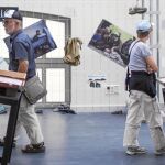 La atención de la exposición se concentra en 11 maletas que hablan de sus dueños a través de objetos de incalculable valor sentimental