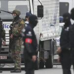 Policías bloquean el acceso al centro comercial City 2 en Bruselas (Bélgica) hoy
