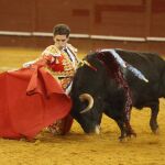 Derechazo rodillas en tierra de Ginés Marín