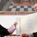 Vicente del Bosque es investido doctor honoris causa de la UPSA, junto a su rectora Myriam Cortés