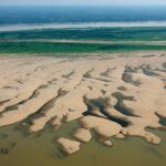 Imagen de un terreno cada vez más desierto con el Amazonas al fondo