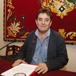 El poeta Luis García Montero, ayer en el Salón de Carteles de la Real Maestranza de Caballería