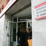 El número de jóvenes en paro menores de 25 años bajó en 8.000 personas en el segundo trimestre del año