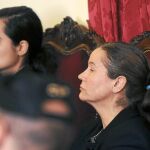 Montserrat González y su hija Triana Martínez, ayer durante el juicio en León por el asesinato de Isabel Carrasco