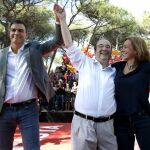 Acto central de la campaña del PSC, en el que han participado el candidato a la presidencia de la Generalitat, Miquel Iceta (c), junto al secretario general del PSOE, Pedro Sánchez, y la cabeza de lista del PSC a las elecciones generales, Carme Chacón.