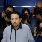 Pablo Iglesias, líder de Podemos, durante la rueda de prensa posterior a su reunión con el secretario general del PSOE, Pedro Sánchez