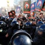 Durante una manifestación en Teherán una turba irrumpió en la Embajada diplomática saudí y provocó importantes daños materiales