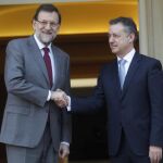 Imagen de archivo del encuentro que mantuvieron el jefe del Ejecutivo, Mariano Rajoy, y el lehendakari, Íñigo Urkullu, en 2013