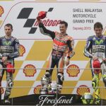 Jorge Lorenzo of Movistar Yamaha MotoGP (i) , Dani Pedrosa (c) y Valentino Rossi en el podio del GP de Malasia