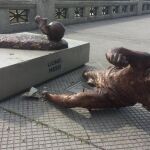 La estatua de Leo Messi con las piernas cortadas en Buenos Aires