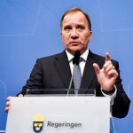 El primer ministro sueco, Stefan Löfven, ofrece una rueda de prensa en la sede del gobierno en Estocolmo. Foto: Efe