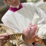 El Papa durante el bautismo