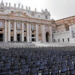 La Plaza de San Pedro, ayer, preparada para la despedida de Benedicto XVI, que tendrá lugar el próximo miércoles