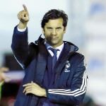 Solari se puso traje y corbata para estrenarse como técnico del primer equipo blanco