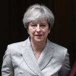 May después de un encuentro con la líder del Partido Democrático Unionista de Irlanda del Norte, Arlene Foster, en Londres