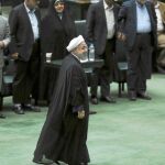 El presidente iraní tuvo que comparecer esta semana para defender, ante los sectores más duros de la Cámara, sus medidas económicas contra la grave crisis que vive el país, acentuada por las sanciones de EE UU
