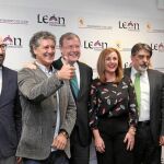 El alcalde de León, Antonio Silván, y el exarbitro, Rafa Guerrero, entre otros, presentan el «Desafío Solidario»