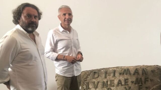 El consejero de Cultura, Miguel Ángel Vázquez, quien estuvo ayer en Tarifa (Cádiz) y ubicado en la imagen a la derecha, ha sido el encargado de contestar a la diputada no adscrita Carmen Prieto (Foto: Ep)