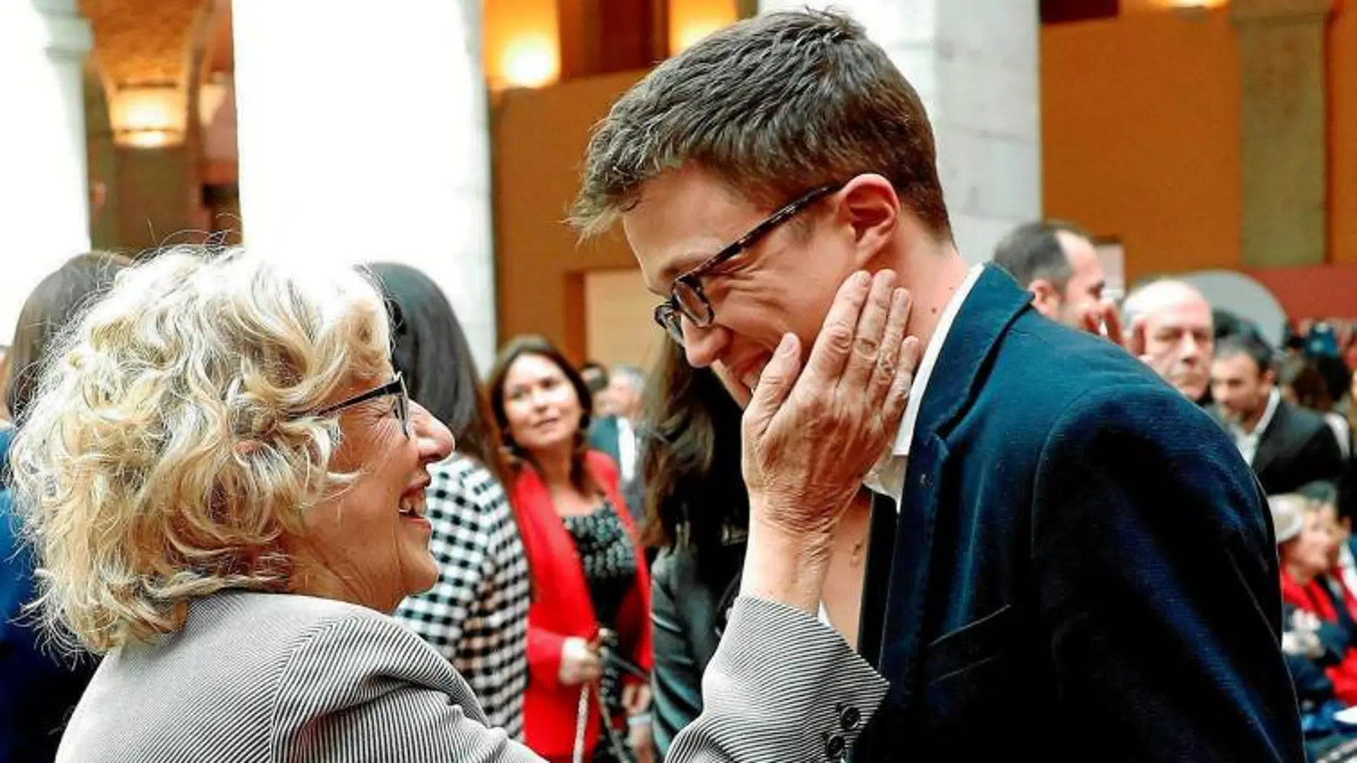 La alcaldesa de Madrid, Manuela Carmena, y el entonces diputado, Íñigo Errejón / Efe