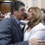 SE VEÍA VENIR. El 15M se escenificó el distanciamiento. Valderas optó por celebrar la aprobación de la ley con Susana Díaz, no con su líder, Antonio Maíllo, y sus «compañeros» de Podemos