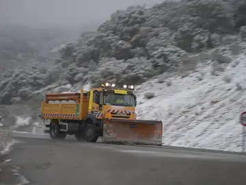 Seis carreteras continúan cortadas por la nieve en las provincias de Almería, Cádiz y Granada Seis carreteras continúan cortadas por la nieve en las provincias de Almería, Cádiz y Granada