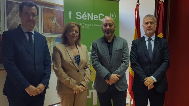 La consejera de Educación y Universidades, María Isabel Sánchez-Mora, junto a los responsables de las Fundaciones colaboradoras del programa «Antártica»