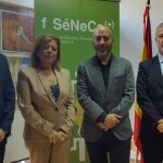 La consejera de Educación y Universidades, María Isabel Sánchez-Mora, junto a los responsables de las Fundaciones colaboradoras del programa «Antártica»