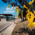 Un gran lazo amarillo recibió a los presos a su llegada a las cárceles catalanas