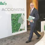 El presidente de El Corte Inglés, Jesús Nuño de la Rosa, ayer, antes de su primera junta general de accionistas como primer directivo del grupo de distribución/ Efe