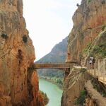 UN ENTORNO FASCINANTE. Se ubica en el Paraje Natural Desfiladero de los Gaitanes, en pleno corazón de la provincia malagueña, entre Álora, Antequera y Ardales