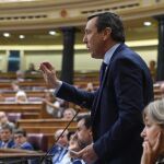 El diputado del PP Rafael Hernando, durante su intervención en la sesión de control al Ejecutivo que hoy celebra el Congreso. Foto: Efe/ Fernando Villar