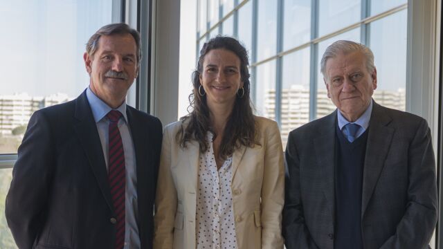 Doctor Valentín Fuster (director del CNIC e investigador del proyecto), la doctora Leticia Fernández-Friera (cardióloga del CNIC y del Hospital Universitario HM Montepríncipe) y Javier Sanz (investigador del CNIC y coinvestigador del proyecto).