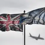 Vista de la bandera nacional del Reino Unido y la de Escocia en Londres.