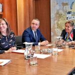 La vicepresidenta y consejera de Empleo, Rosa Valdeón, mantiene un encuentro de trabajo, junto al director general de la Fundación Secretariado Gitano, Isidro Rodríguez, y a la directora de la misma entidad, Mar Fresno