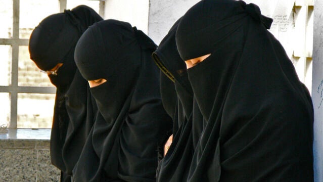 El Estado Islámico pidió en su momento a su red yihadista que buscara mujeres «para casarse en Siria» con los combatientes. Algunas de ellas se alinearon con el yihadismo