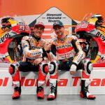 Los pilotos del Repsol Honda 2019, ayer en la presentación oficial