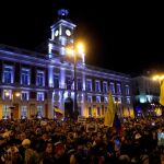 Decenas de venezolanos se concentran en la madrileña Puerta del Sol tras conocer que el presidente del Parlamento venezolano Juan Guaidó se ha autoproclamado jefe de Estado de Venezuela. Efe