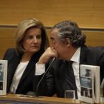 Joan Rosell con Fátima Báñez en la presentación del libro "Acabemos con el "paro"de Daniel Lacalle