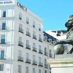 Una revisión de los estatutos de la organización médica colegial al servicio de los médicos